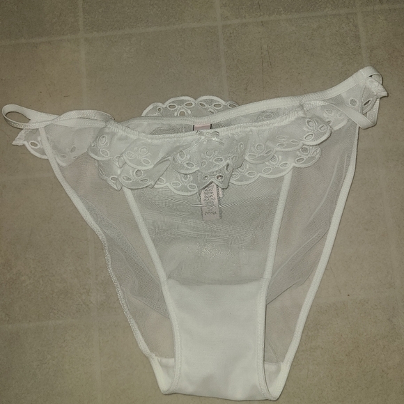NWT Victoria secret white pantie - Picture 1 of 3